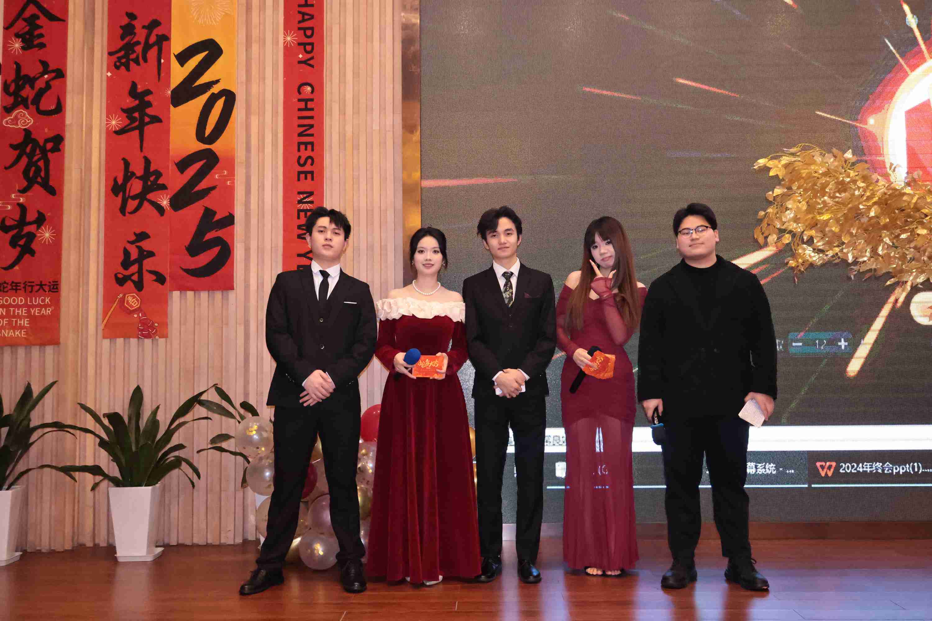 2025集團(tuán)年會(huì)“風(fēng)華十載，筑夢(mèng)未來(lái)”